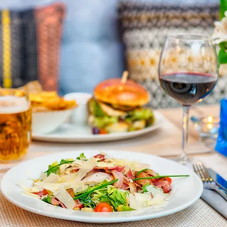 Отель Nyx By Leonardo 4*